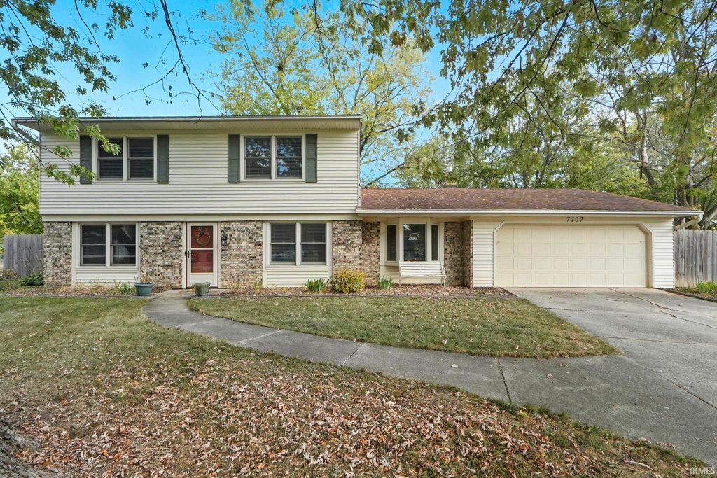 Photo of 7107 Piegan Place, Fort Wayne, IN 46815 (MLS # 202541923)