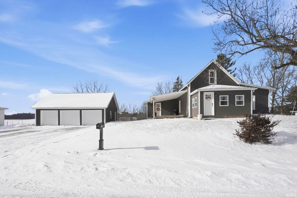 Photo of 717 S York Street, Albion, IN 46701 (MLS # 202549208)