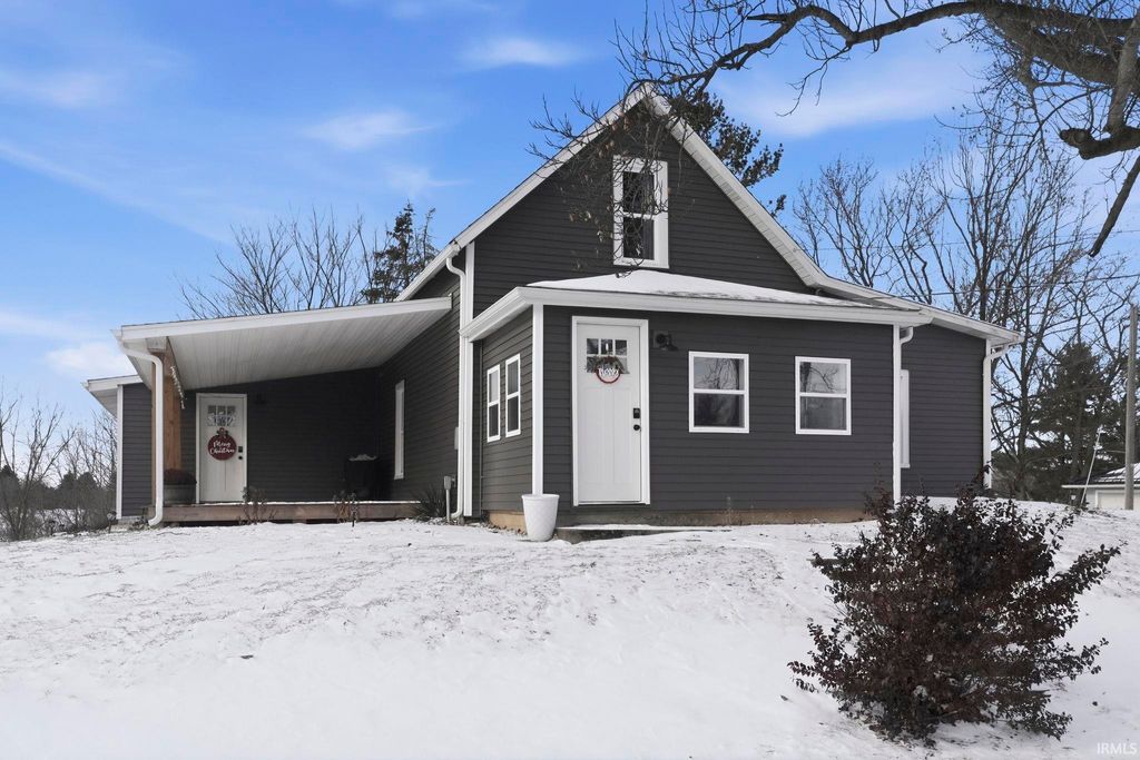 Photo of 717 S York Street, Albion, IN 46701 (MLS # 202549208)