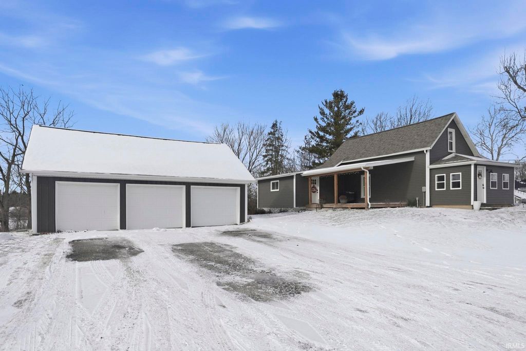 Photo of 717 S York Street, Albion, IN 46701 (MLS # 202549208)