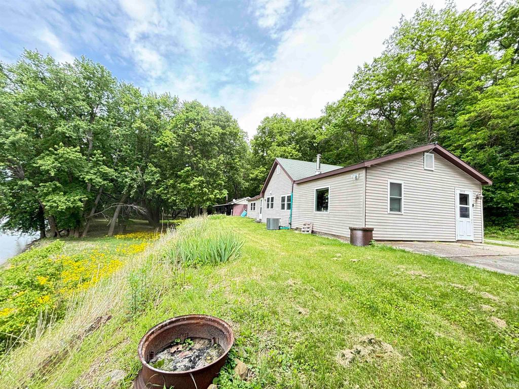 Photo of 2809 N Towpath Road, Covington, IN 47932 (MLS # 202619763)