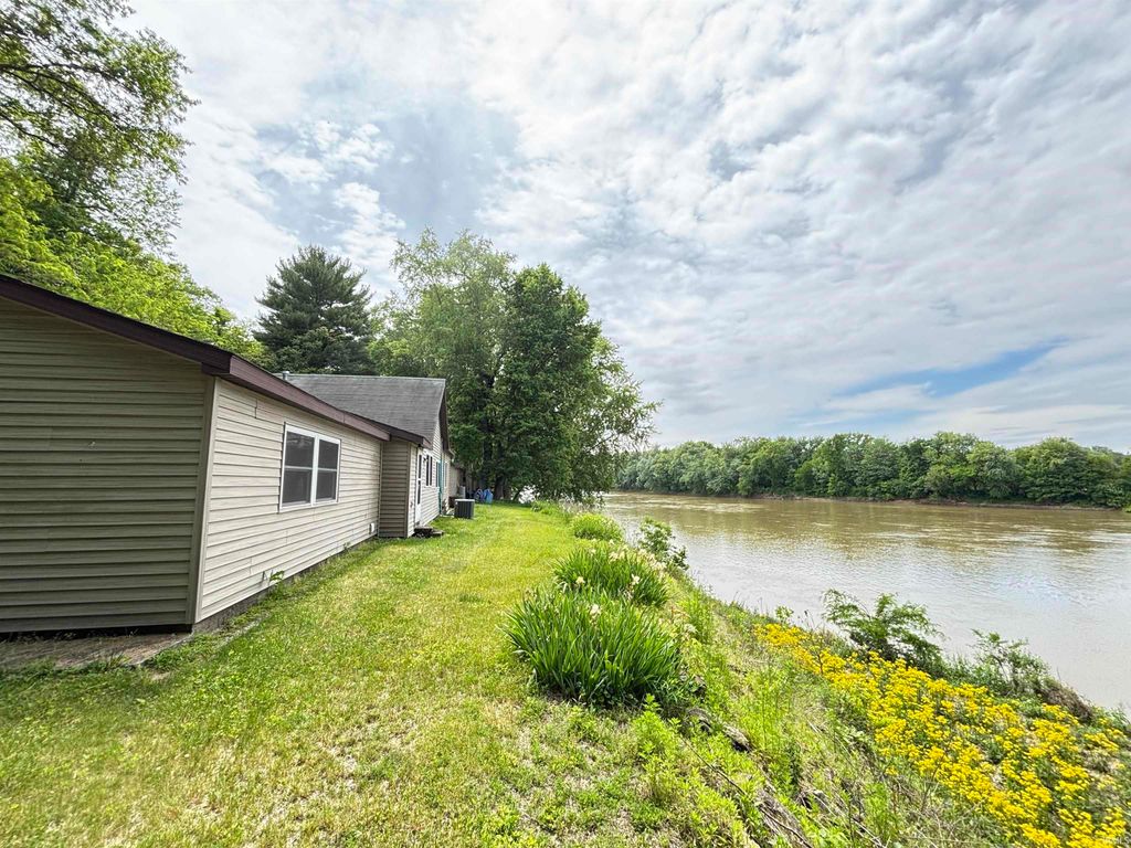 Photo of 2809 N Towpath Road, Covington, IN 47932 (MLS # 202619763)