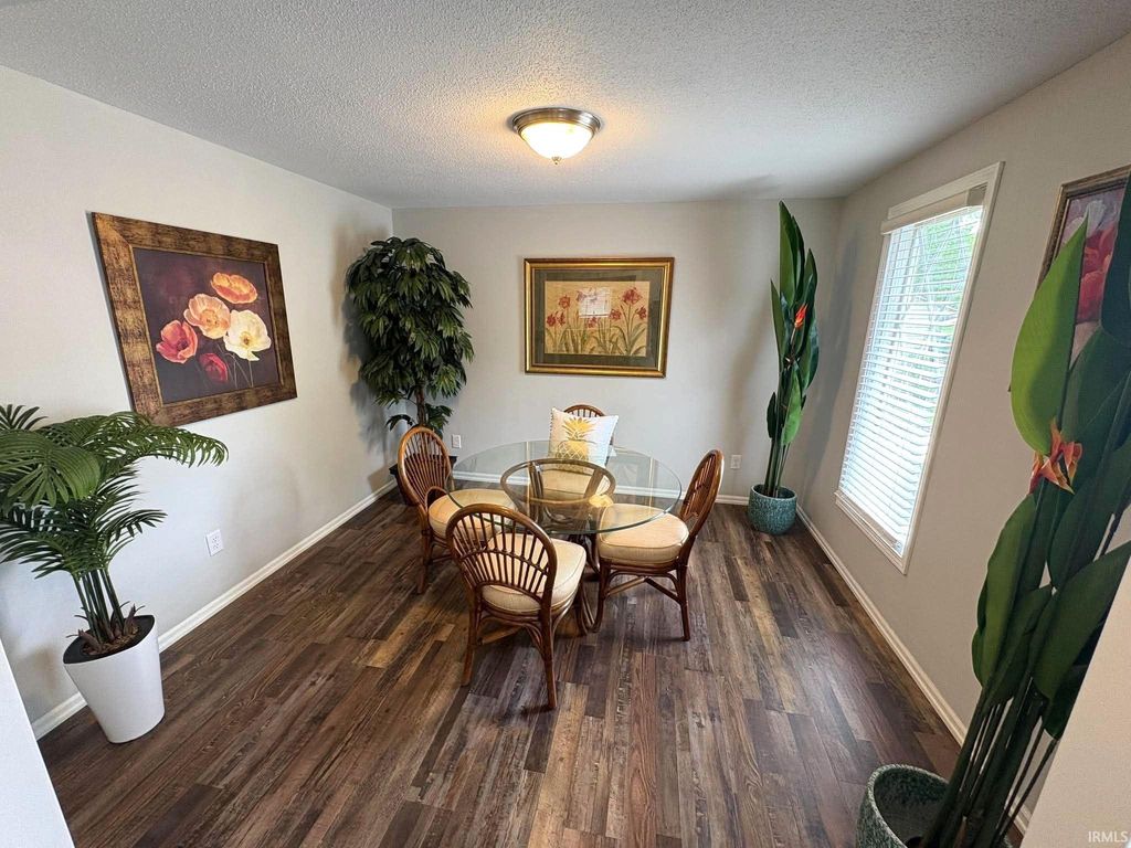 Photo of 1515 Lofton Way, Fort Wayne, IN 46815 (MLS # 202621054)
