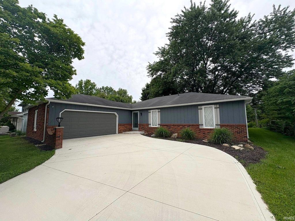 Photo of 1515 Lofton Way, Fort Wayne, IN 46815 (MLS # 202621054)
