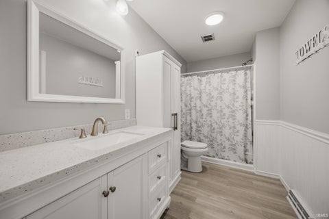Tiny photo for 104 E 22nd Street, Huntingburg, IN 47542 (MLS # 202643792)