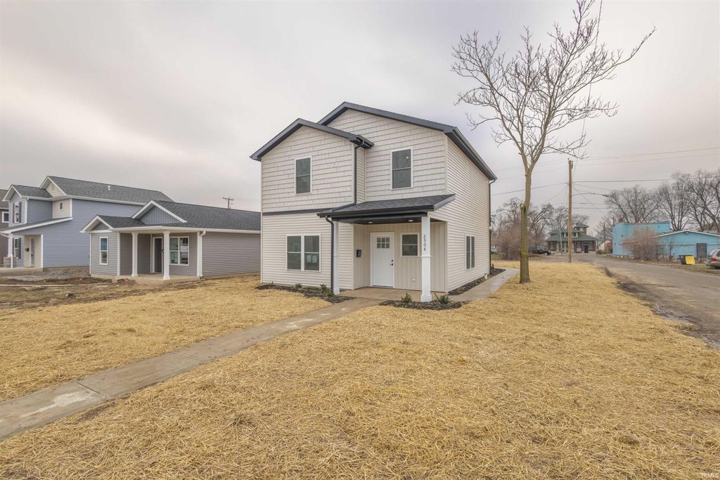 Photo of 2504 Lillie Street, Fort Wayne, IN 46803 (MLS # 202549622)