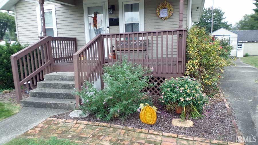 Photo of 1219 N 12th Street, Vincennes, IN 47591 (MLS # 202643925)
