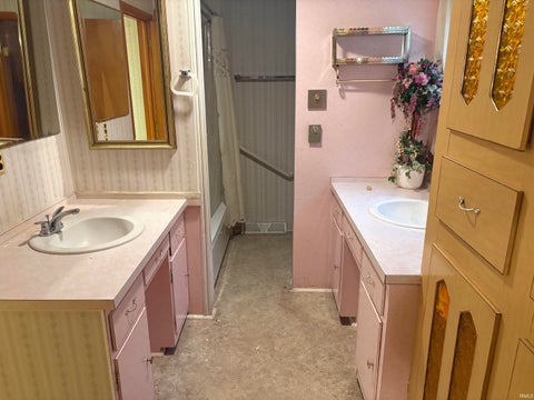 Tiny photo for 808 Esther Street, Huntington, IN 46750 (MLS # 202639459)