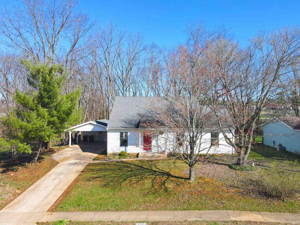 Photo of 5904 S Phyllis Street, Bloomington, IN 47403 (MLS # 202608412)