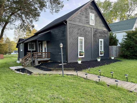 Photo of 755 Michigan Street, Wabash, IN 46992 (MLS # 202616202)