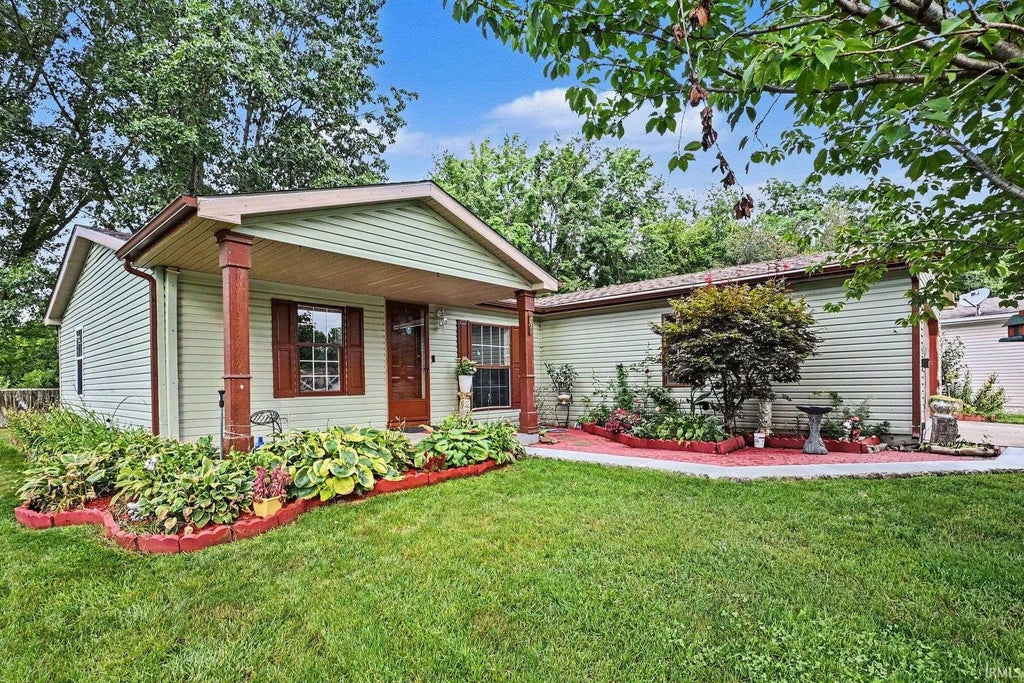 Photo of 1549 Sedgewick Court, Elkhart, IN 46516 (MLS # 202638317)