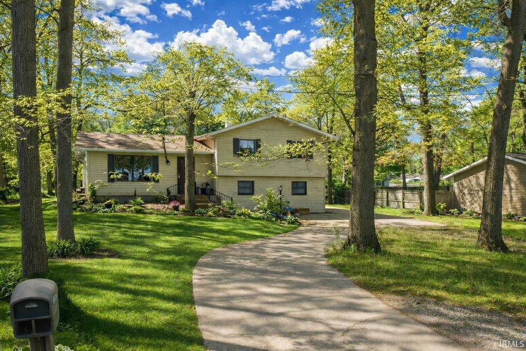 Photo of 11816 Reek Road, Osceola, IN 46561 (MLS # 202601996)
