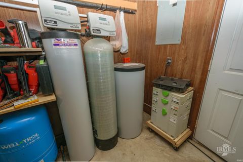 Tiny photo for 11559 S County Road 300 W, Muncie, IN 47302 (MLS # 202543321)