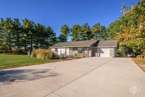Photo of 11559 S County Road 300 W, Muncie, IN 47302 (MLS # 202543321)
