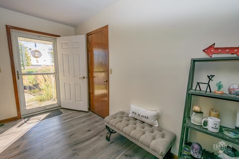 Tiny photo for 11559 S County Road 300 W, Muncie, IN 47302 (MLS # 202543321)