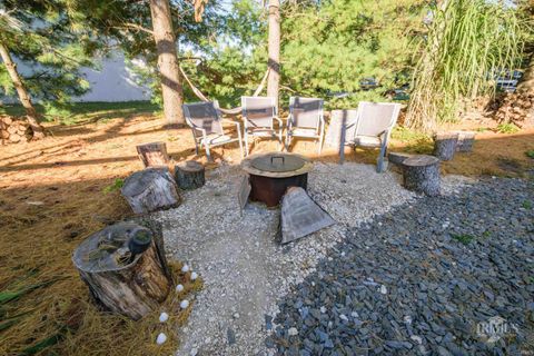 Tiny photo for 11559 S County Road 300 W, Muncie, IN 47302 (MLS # 202543321)