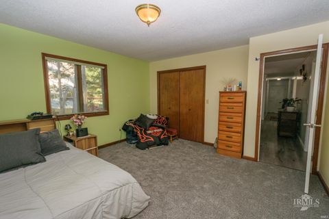 Tiny photo for 11559 S County Road 300 W, Muncie, IN 47302 (MLS # 202543321)