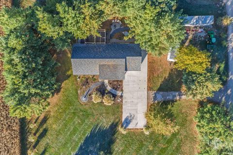 Tiny photo for 11559 S County Road 300 W, Muncie, IN 47302 (MLS # 202543321)