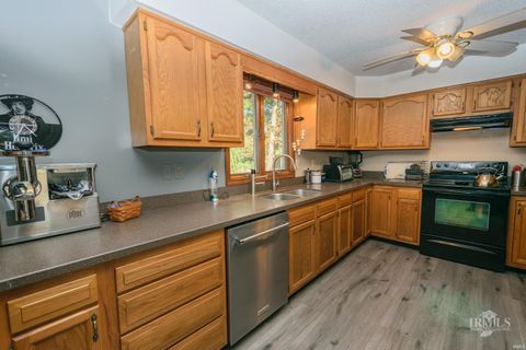 Tiny photo for 11559 S County Road 300 W, Muncie, IN 47302 (MLS # 202543321)