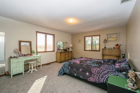 Tiny photo for 11559 S County Road 300 W, Muncie, IN 47302 (MLS # 202543321)