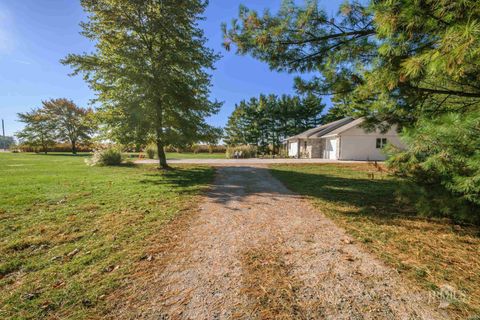 Tiny photo for 11559 S County Road 300 W, Muncie, IN 47302 (MLS # 202543321)