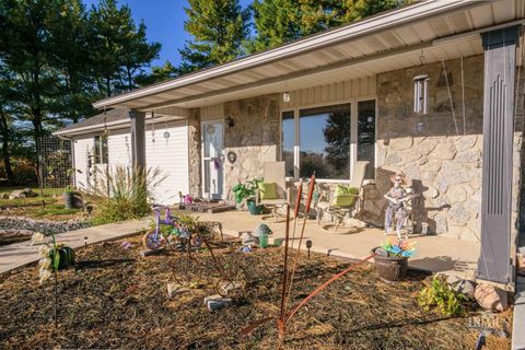 Tiny photo for 11559 S County Road 300 W, Muncie, IN 47302 (MLS # 202543321)