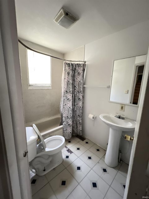 Tiny photo for 617 E 27th Street, Marion, IN 46953 (MLS # 202539315)