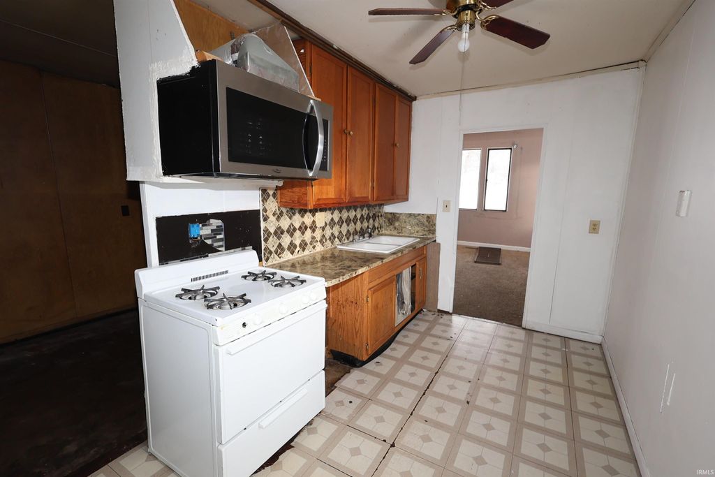 Photo of 219 W Simonton Street, Elkhart, IN 46514 (MLS # 202547527)