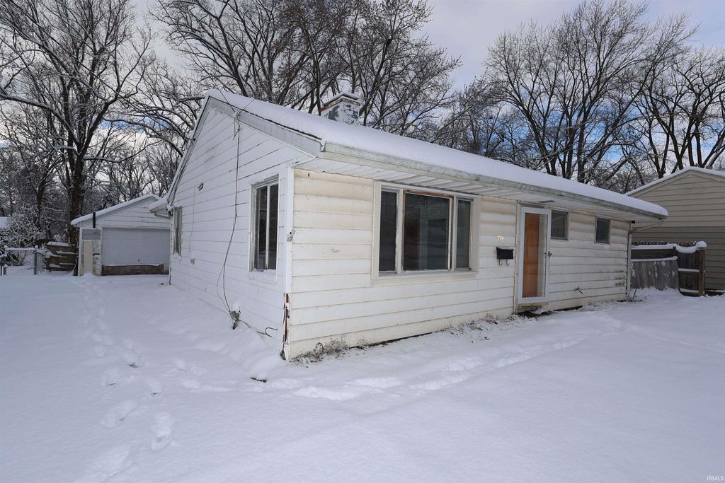Photo of 219 W Simonton Street, Elkhart, IN 46514 (MLS # 202547527)