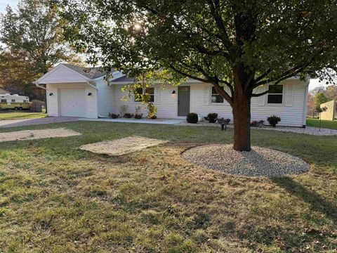 Photo of 905 S County Road 550 E, Selma, IN 47383 (MLS # 202543847) Photo of 905 S County Road 550 E, Selma, IN 47383 (MLS # 202543847)