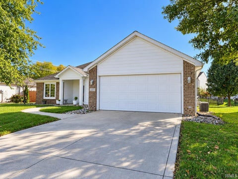 Tiny photo for 811 Honey Willow Boulevard, Huntertown, IN 46748 (MLS # 202643650)