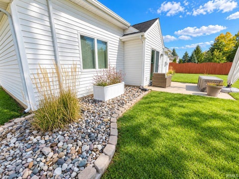 Tiny photo for 811 Honey Willow Boulevard, Huntertown, IN 46748 (MLS # 202643650)