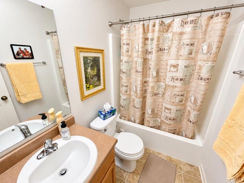 Tiny photo for 811 Honey Willow Boulevard, Huntertown, IN 46748 (MLS # 202643650)