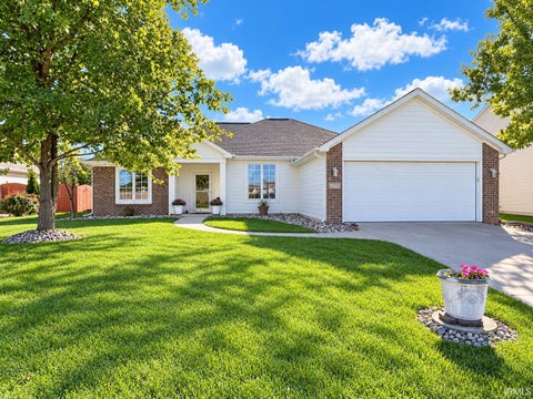 Photo of 811 Honey Willow Boulevard, Huntertown, IN 46748 (MLS # 202643650)