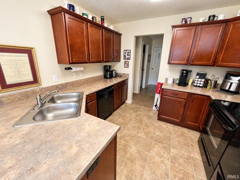 Tiny photo for 811 Honey Willow Boulevard, Huntertown, IN 46748 (MLS # 202643650)