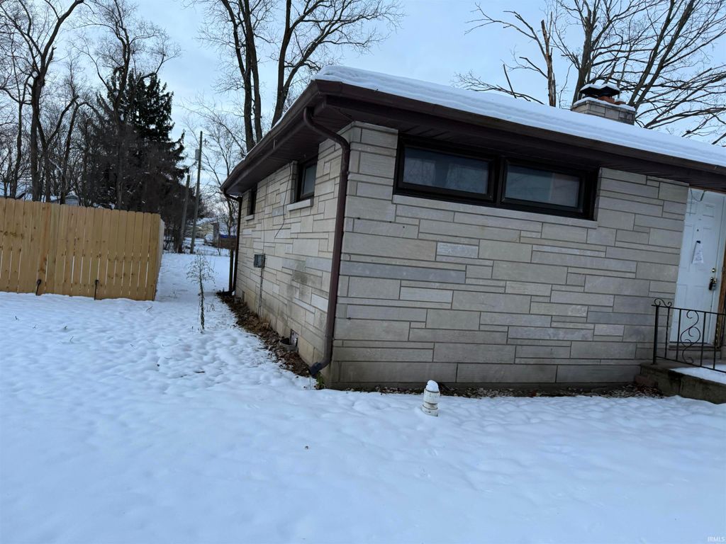 Photo of 3021 W 26Th Street, Muncie, IN 47302 (MLS # 202548337)