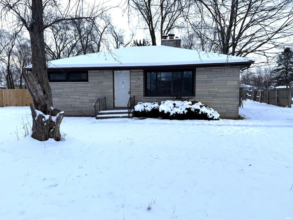 Photo of 3021 W 26Th Street, Muncie, IN 47302 (MLS # 202548337)