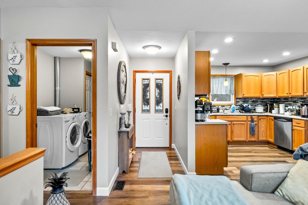 Photo of 3435 N Pressler Drive, Warsaw, IN 46582 (MLS # 202549307)