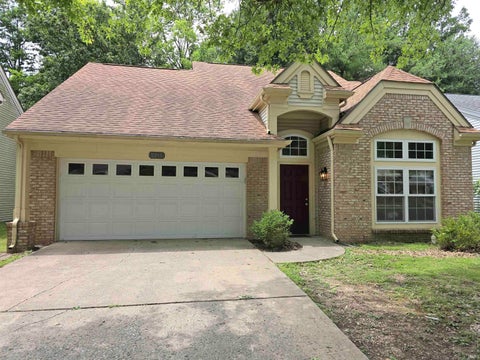 Photo of 2218 S Bent Tree Drive, Bloomington, IN 47401 (MLS # 202623484)