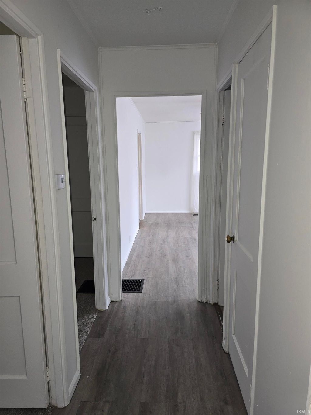 Photo of 1030 S Parker Drive, Evansville, IN 47714 (MLS # 202548105)