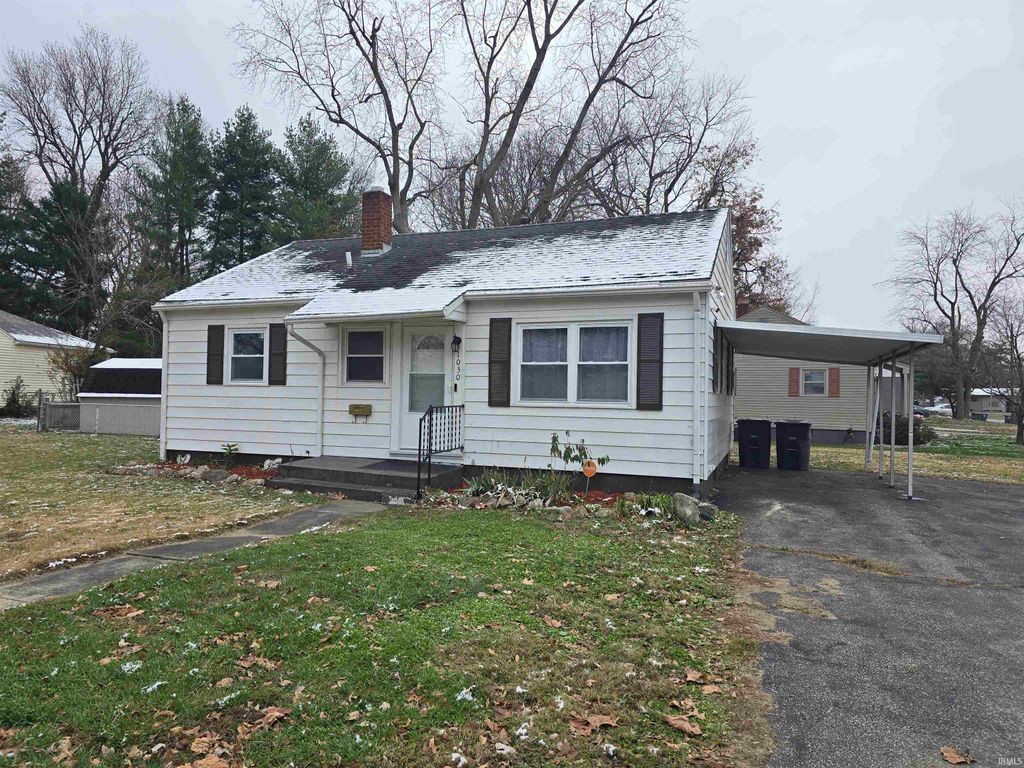 Photo of 1030 S Parker Drive, Evansville, IN 47714 (MLS # 202548105)