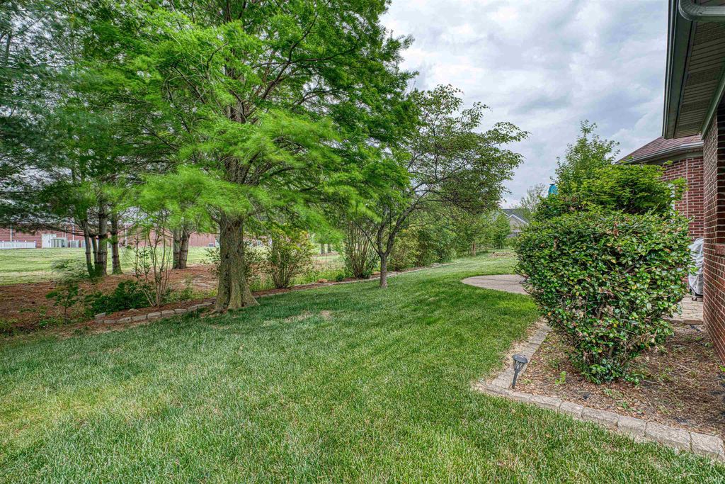 Photo of 2741 Beaumont Drive, Evansville, IN 47725 (MLS # 202619176)