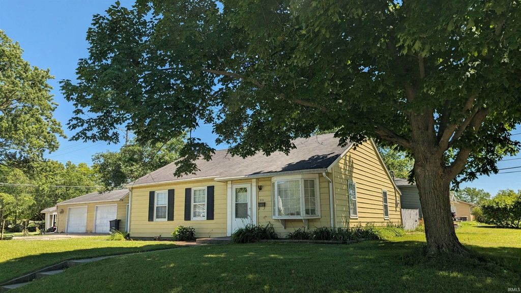 Photo of 1010 Catalina Avenue, Fort Wayne, IN 46825 (MLS # 202626135)