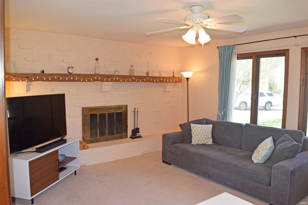 Photo of 2305 Trail Drive, Evansville, IN 47711 (MLS # 202611927)