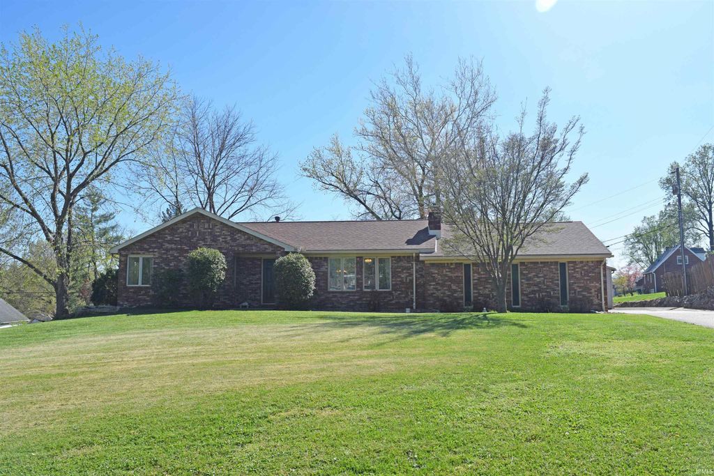 Photo of 2305 Trail Drive, Evansville, IN 47711 (MLS # 202611927)