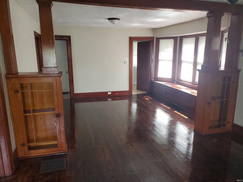 Photo of 128 E Irvington Street, South Bend, IN 46614 (MLS # 202629011)