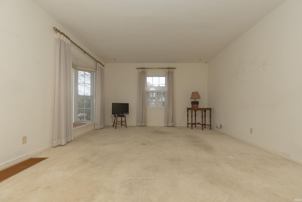 Photo of 500 S Dexter Avenue, Evansville, IN 47714 (MLS # 202546848)