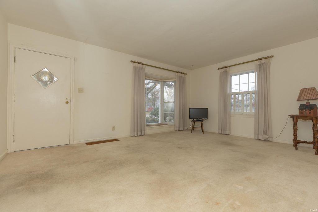 Photo of 500 S Dexter Avenue, Evansville, IN 47714 (MLS # 202546848)