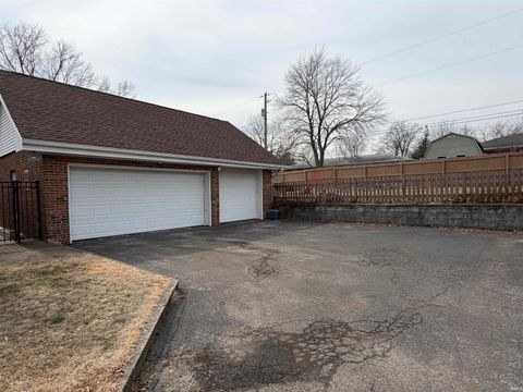 Tiny photo for 1014 N Vine Street, Boonville, IN 47601 (MLS # 202605838)