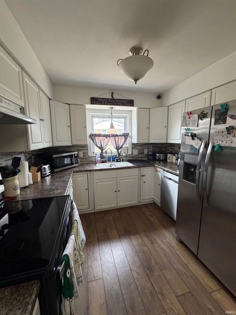 Tiny photo for 1014 N Vine Street, Boonville, IN 47601 (MLS # 202605838)